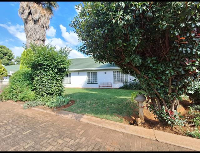 3 BEDROOM TOWNHOUSE FOR SALE IN BERGSIG